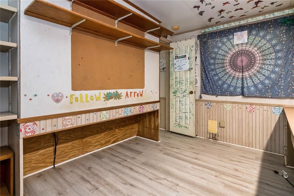 Active With Contract: $59,000 (1 beds, 1 baths, 816 Square Feet)