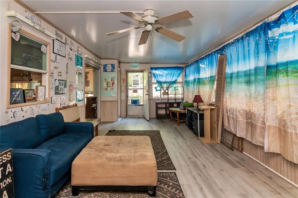 Active With Contract: $59,000 (1 beds, 1 baths, 816 Square Feet)