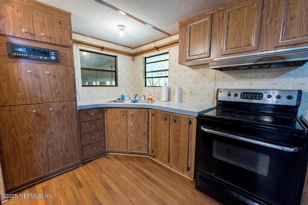 For Sale: $200,000 (3 beds, 2 baths, 1456 Square Feet)