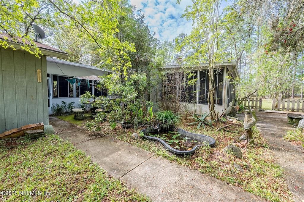 For Sale: $200,000 (3 beds, 2 baths, 1456 Square Feet)