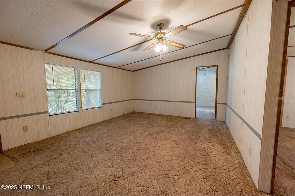 For Sale: $200,000 (3 beds, 2 baths, 1456 Square Feet)