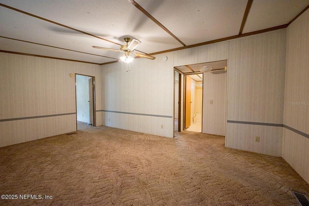 For Sale: $200,000 (3 beds, 2 baths, 1456 Square Feet)