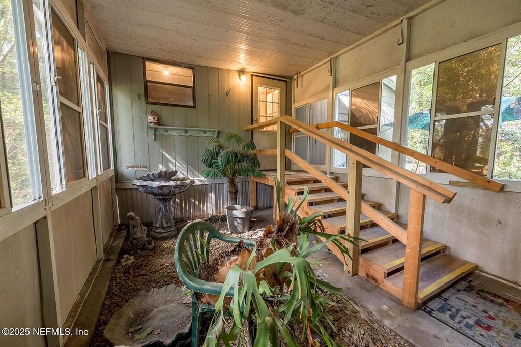 For Sale: $200,000 (3 beds, 2 baths, 1456 Square Feet)