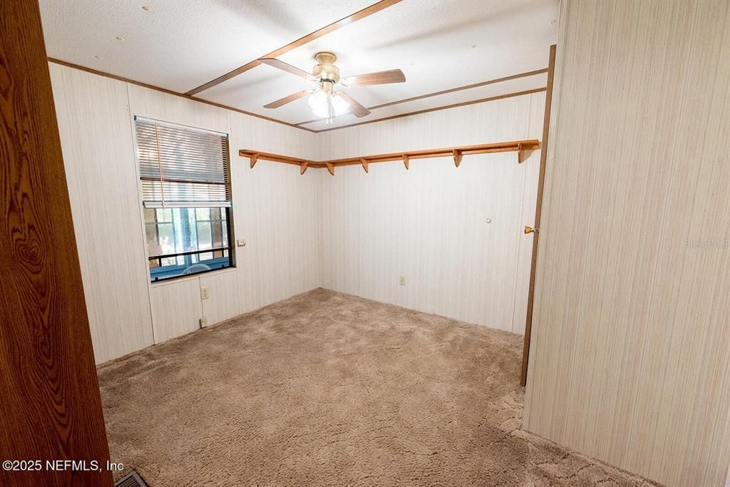 For Sale: $200,000 (3 beds, 2 baths, 1456 Square Feet)