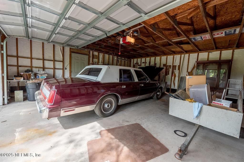 For Sale: $200,000 (3 beds, 2 baths, 1456 Square Feet)