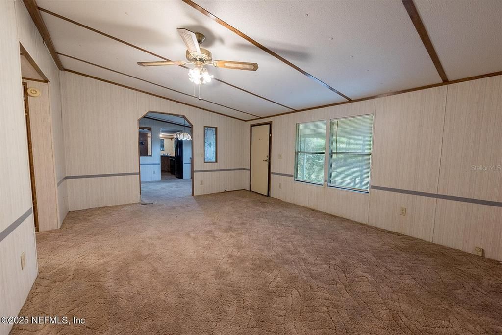 For Sale: $200,000 (3 beds, 2 baths, 1456 Square Feet)