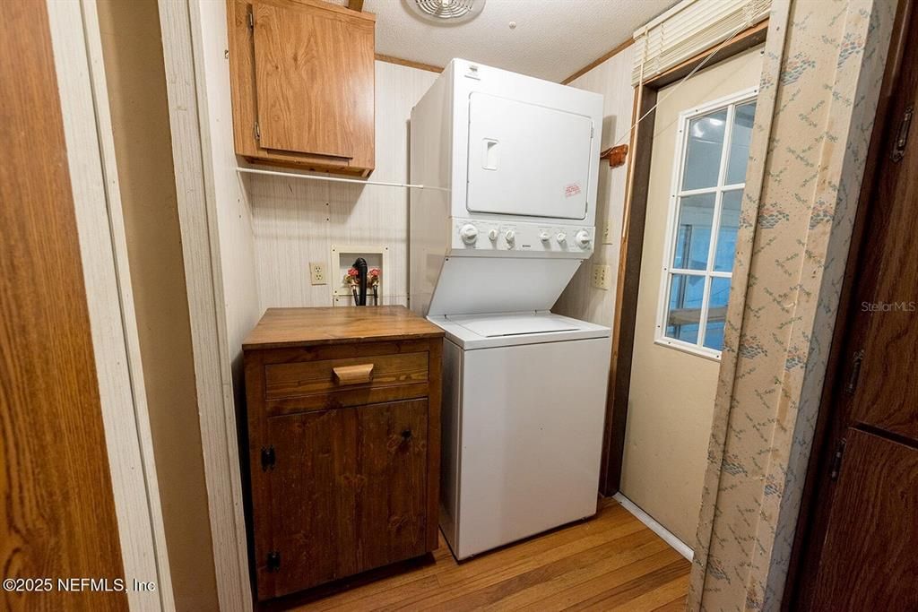 For Sale: $200,000 (3 beds, 2 baths, 1456 Square Feet)