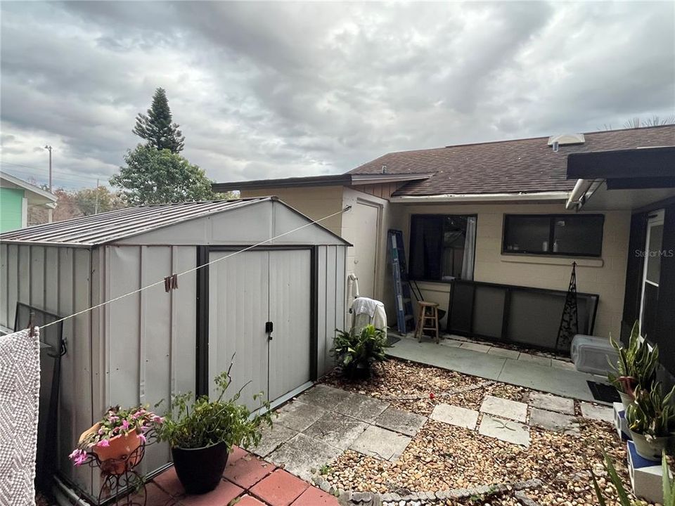 合同活跃: $273,000 (2 贝兹, 2 浴室, 858 平方英尺)