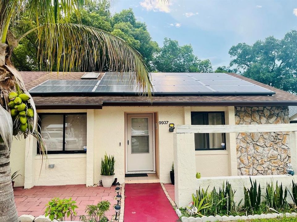 合同活跃: $273,000 (2 贝兹, 2 浴室, 858 平方英尺)