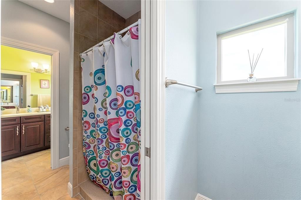 For Sale: $1,325,000 (5 beds, 4 baths, 3845 Square Feet)