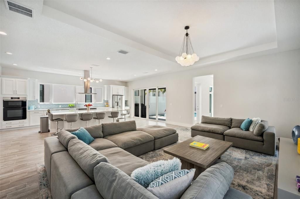 En Venta: $1,695,000 (5 camas, 6 baños, 4296 Pies cuadrados)