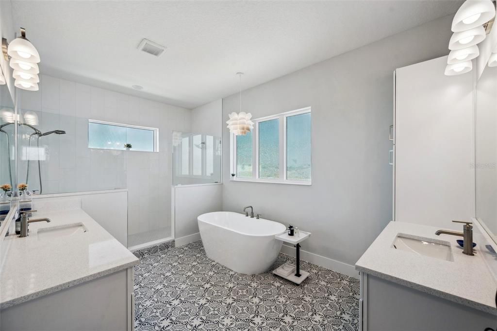 En Venta: $1,695,000 (5 camas, 6 baños, 4296 Pies cuadrados)