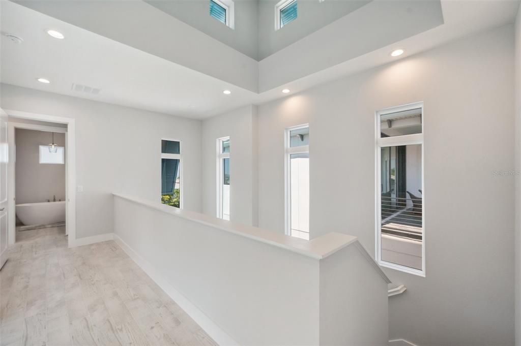 En Venta: $1,695,000 (5 camas, 6 baños, 4296 Pies cuadrados)