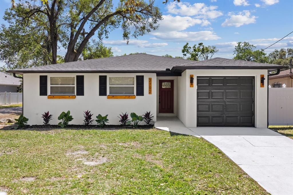 Recently Sold: $445,000 (3 beds, 2 baths, 1155 Square Feet)