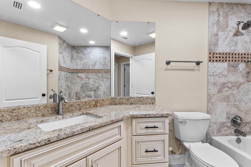 Под контрактом: $389,900 (3 спален, 2 ванн, 1873 Квадратных фут)