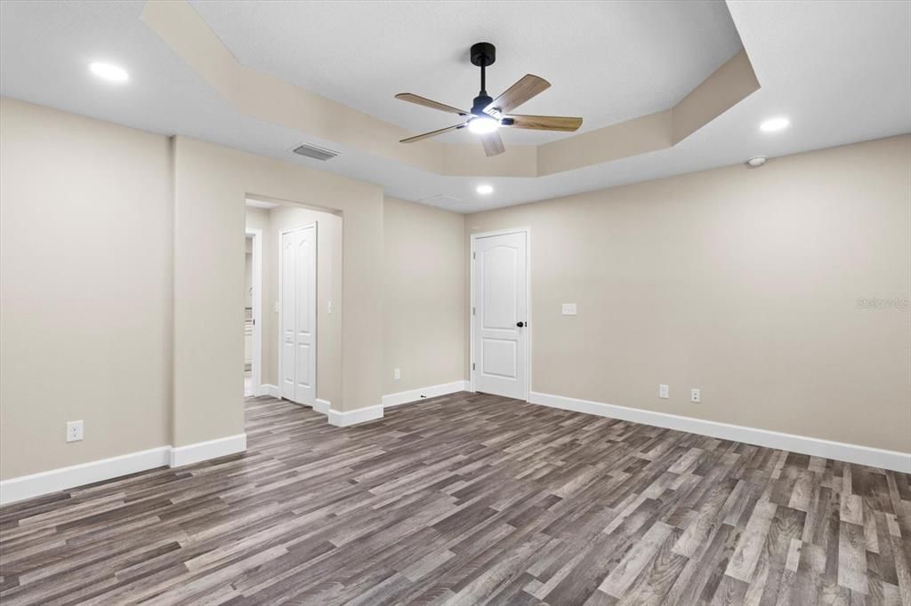 Под контрактом: $389,900 (3 спален, 2 ванн, 1873 Квадратных фут)