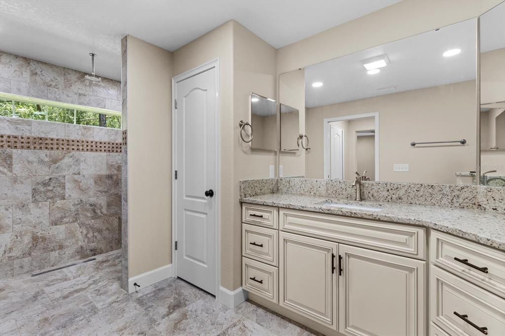 Под контрактом: $389,900 (3 спален, 2 ванн, 1873 Квадратных фут)