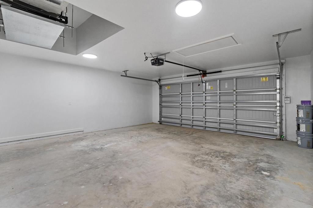 Под контрактом: $389,900 (3 спален, 2 ванн, 1873 Квадратных фут)