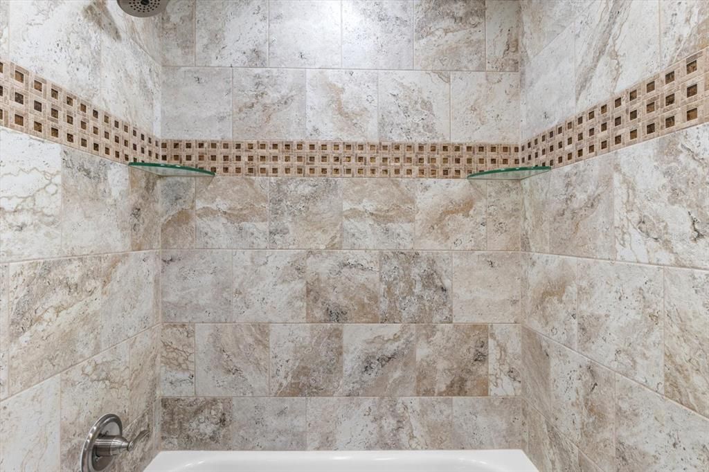 Под контрактом: $389,900 (3 спален, 2 ванн, 1873 Квадратных фут)