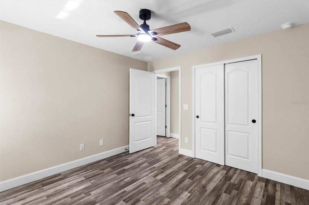 Под контрактом: $389,900 (3 спален, 2 ванн, 1873 Квадратных фут)