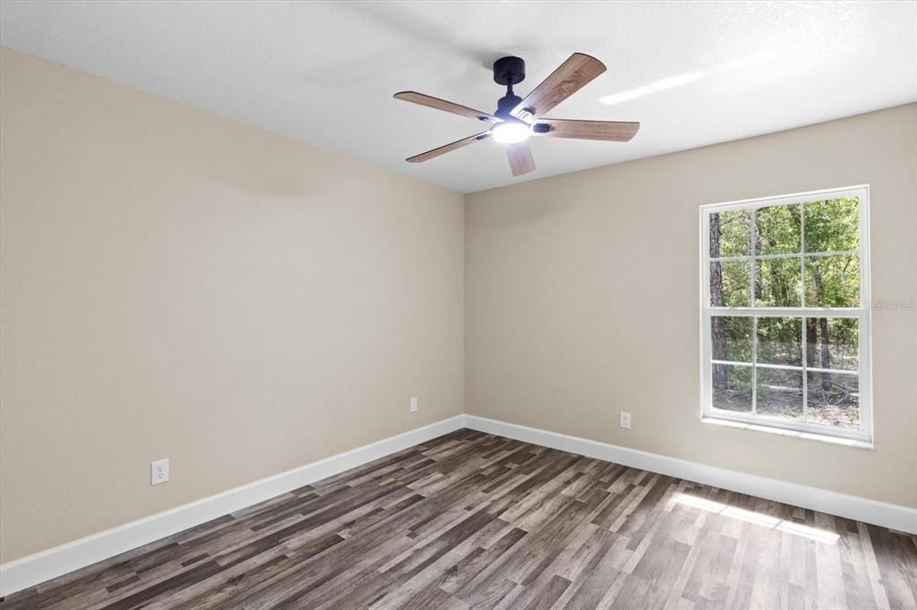 Под контрактом: $389,900 (3 спален, 2 ванн, 1873 Квадратных фут)