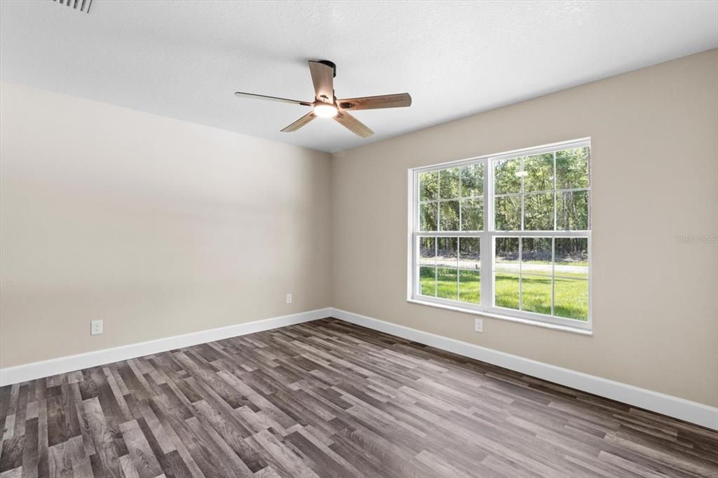 Под контрактом: $389,900 (3 спален, 2 ванн, 1873 Квадратных фут)