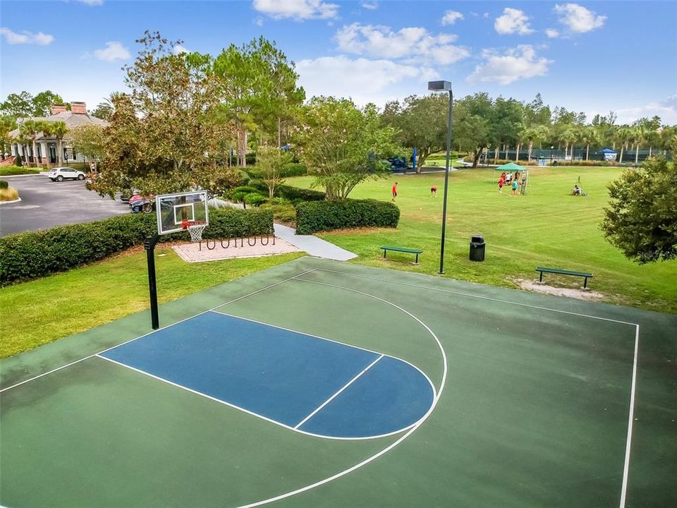 合同活跃: $635,000 (4 贝兹, 2 浴室, 3000 平方英尺)