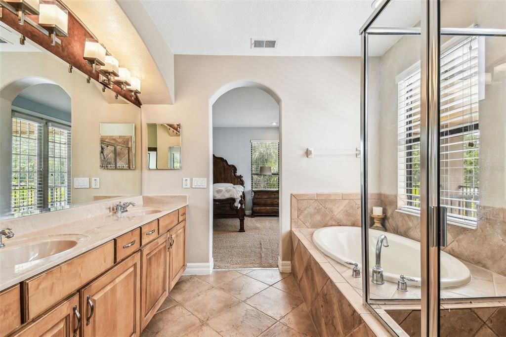 合同活跃: $635,000 (4 贝兹, 2 浴室, 3000 平方英尺)