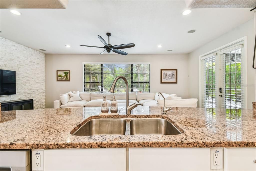 合同活跃: $635,000 (4 贝兹, 2 浴室, 3000 平方英尺)