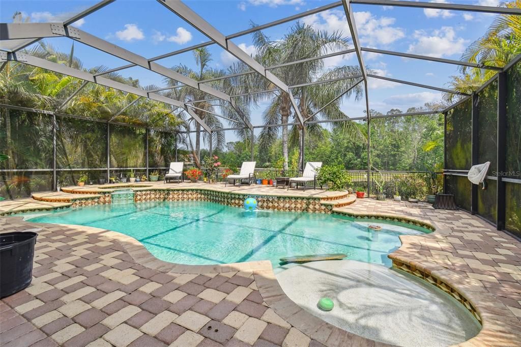 合同活跃: $635,000 (4 贝兹, 2 浴室, 3000 平方英尺)