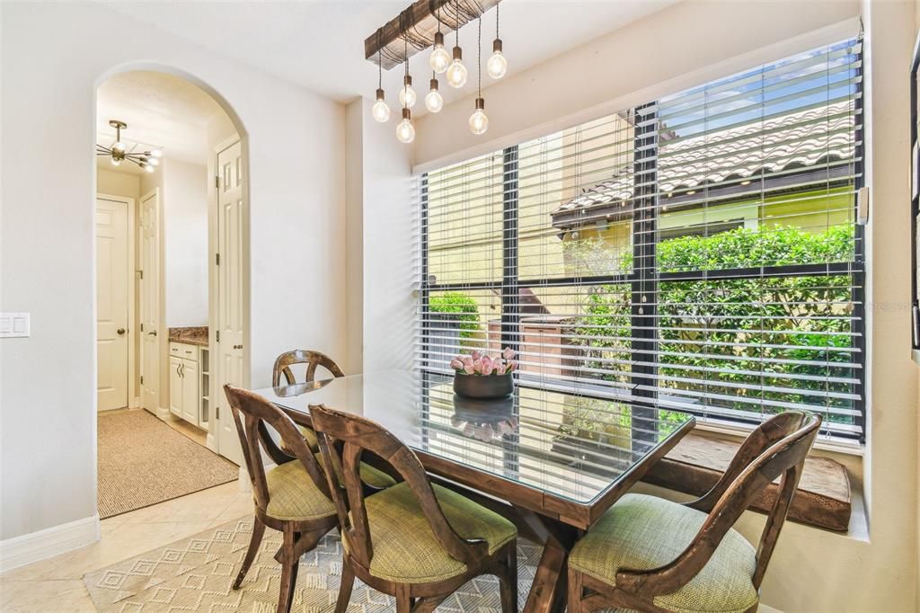 合同活跃: $635,000 (4 贝兹, 2 浴室, 3000 平方英尺)