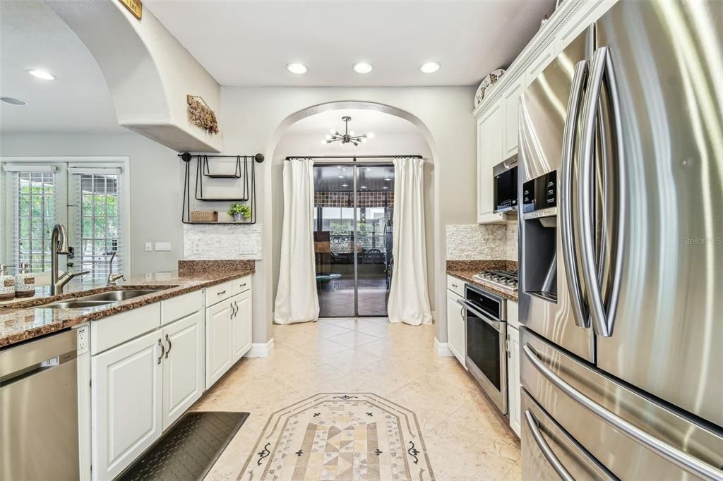 合同活跃: $635,000 (4 贝兹, 2 浴室, 3000 平方英尺)