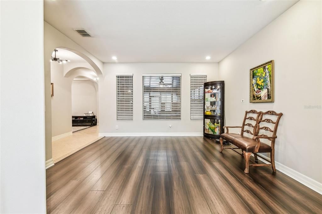 合同活跃: $635,000 (4 贝兹, 2 浴室, 3000 平方英尺)