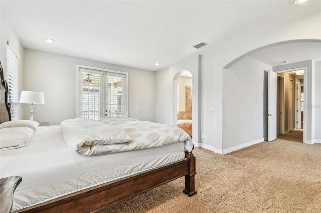 合同活跃: $635,000 (4 贝兹, 2 浴室, 3000 平方英尺)