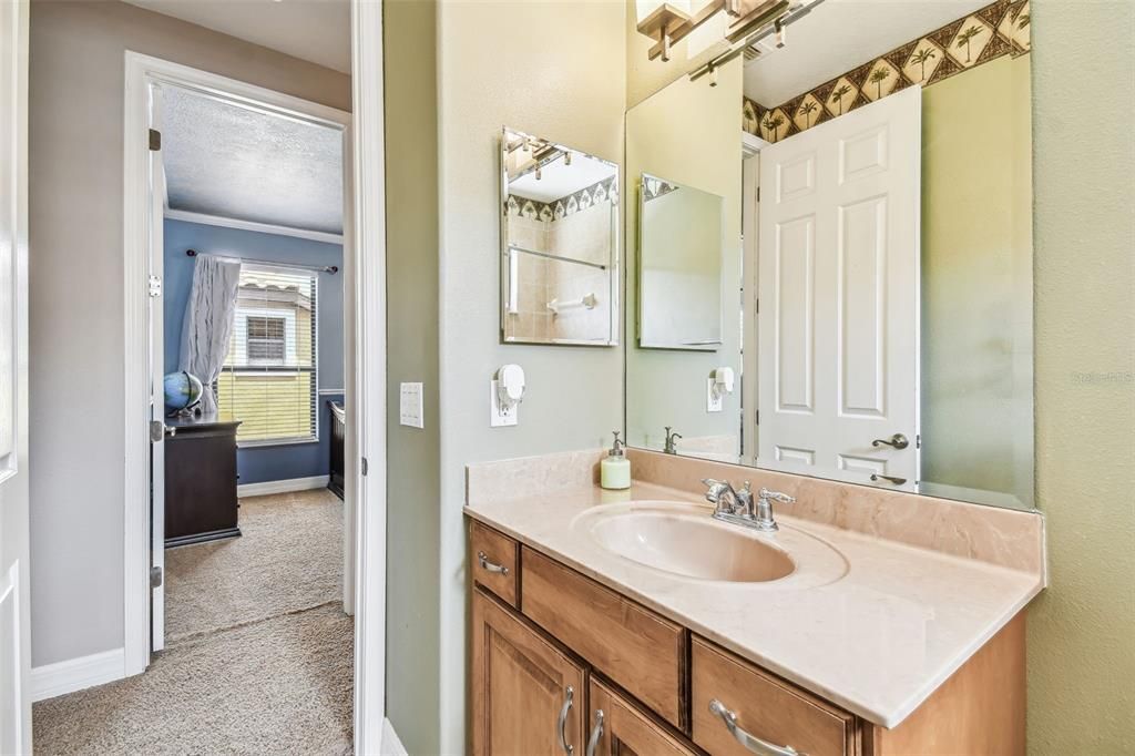 合同活跃: $635,000 (4 贝兹, 2 浴室, 3000 平方英尺)