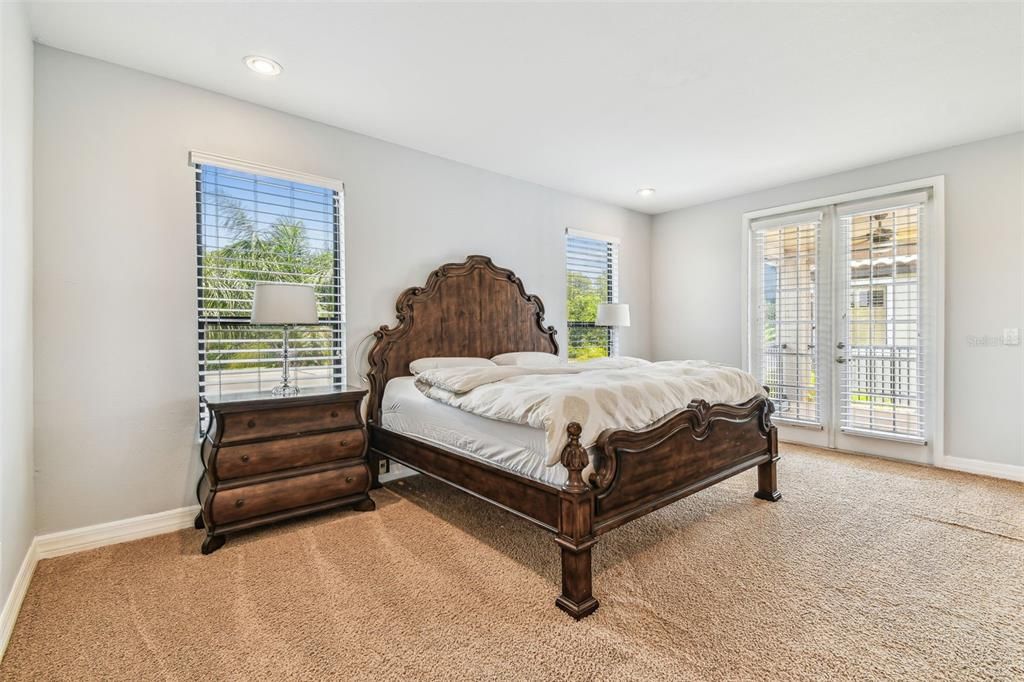 合同活跃: $635,000 (4 贝兹, 2 浴室, 3000 平方英尺)