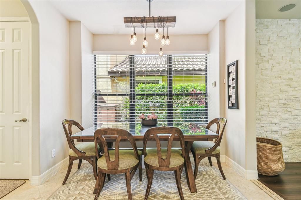 合同活跃: $635,000 (4 贝兹, 2 浴室, 3000 平方英尺)