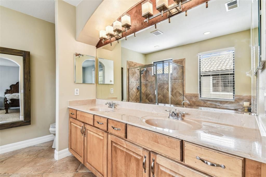 合同活跃: $635,000 (4 贝兹, 2 浴室, 3000 平方英尺)