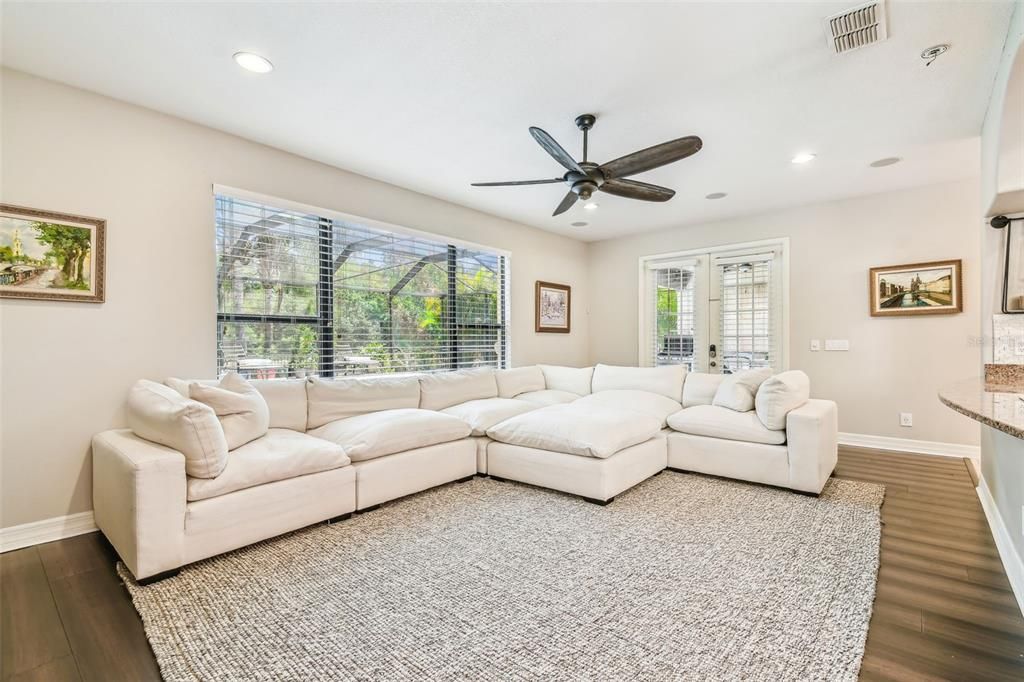 合同活跃: $635,000 (4 贝兹, 2 浴室, 3000 平方英尺)