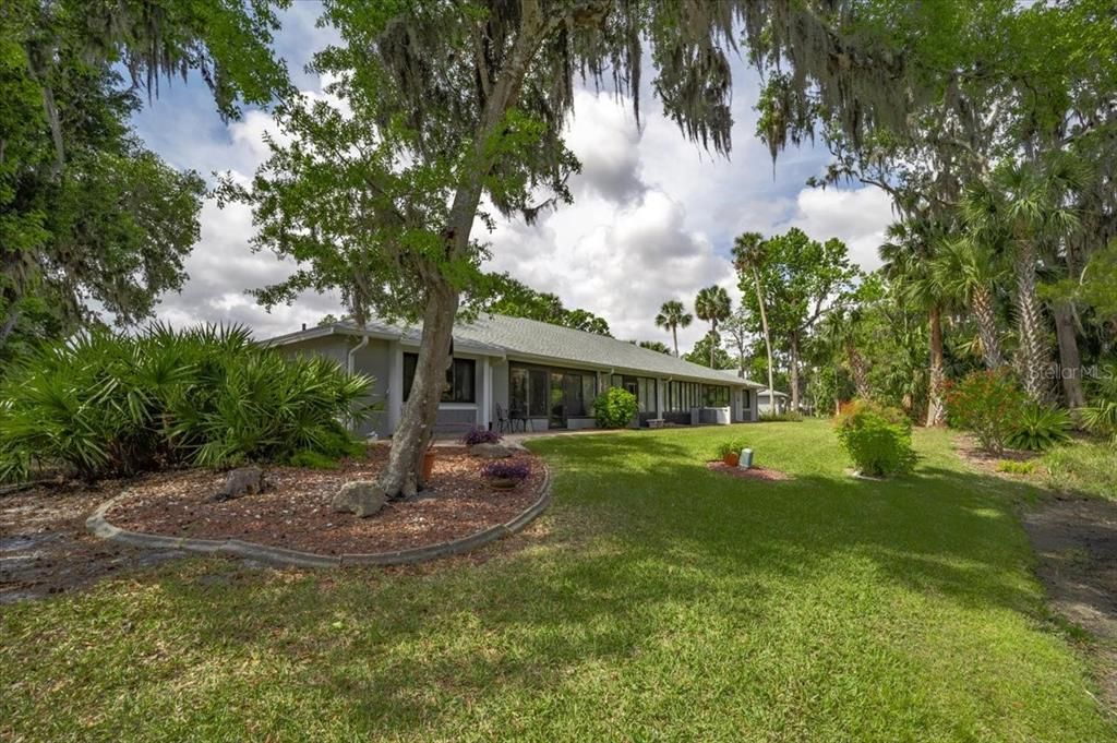 For Sale: $269,000 (2 beds, 2 baths, 1269 Square Feet)