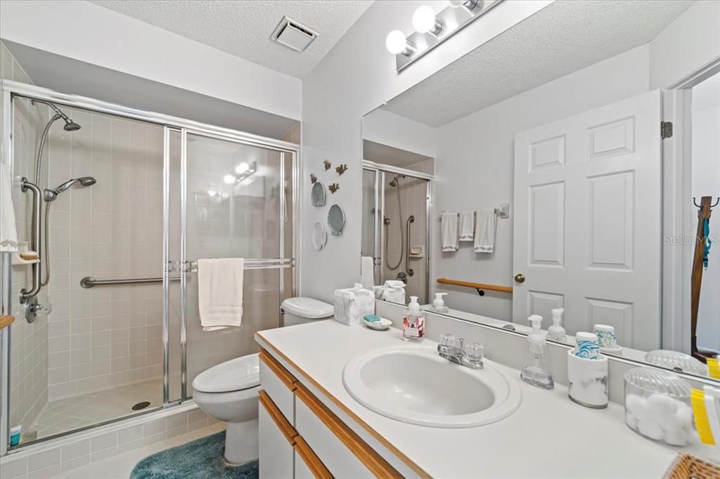 For Sale: $269,000 (2 beds, 2 baths, 1269 Square Feet)