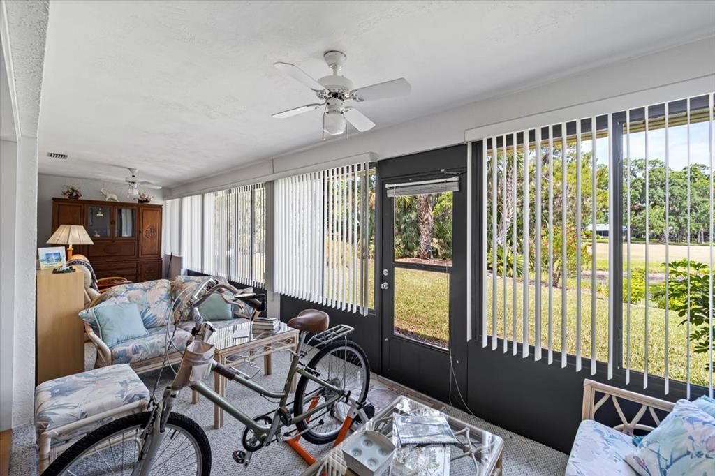 For Sale: $269,000 (2 beds, 2 baths, 1269 Square Feet)