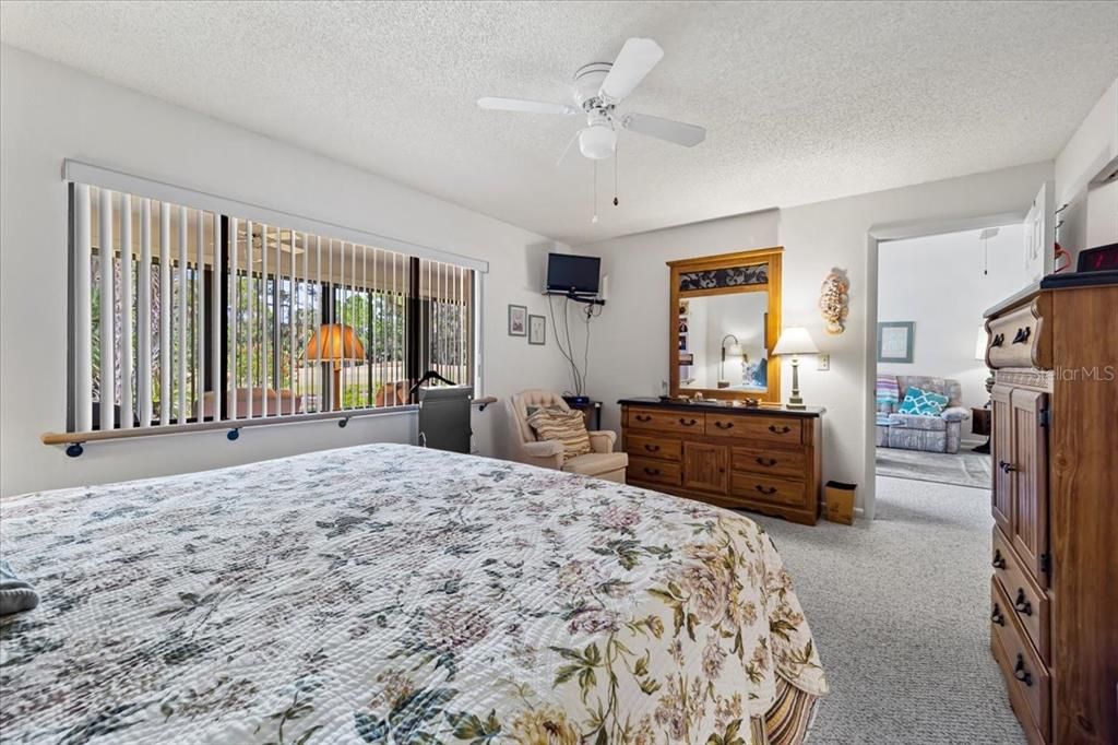 For Sale: $269,000 (2 beds, 2 baths, 1269 Square Feet)