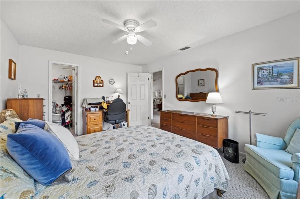 For Sale: $269,000 (2 beds, 2 baths, 1269 Square Feet)