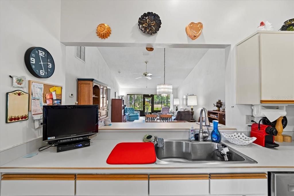 For Sale: $269,000 (2 beds, 2 baths, 1269 Square Feet)