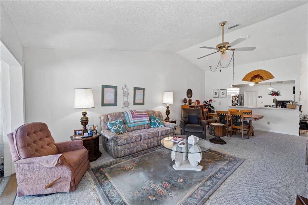 For Sale: $269,000 (2 beds, 2 baths, 1269 Square Feet)