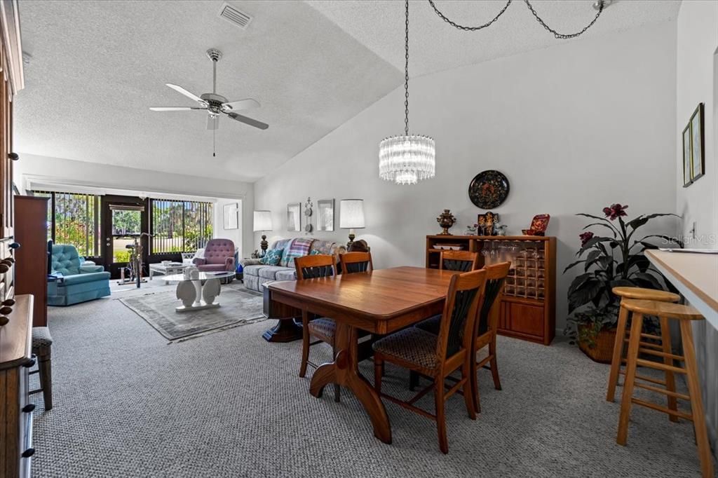 For Sale: $269,000 (2 beds, 2 baths, 1269 Square Feet)