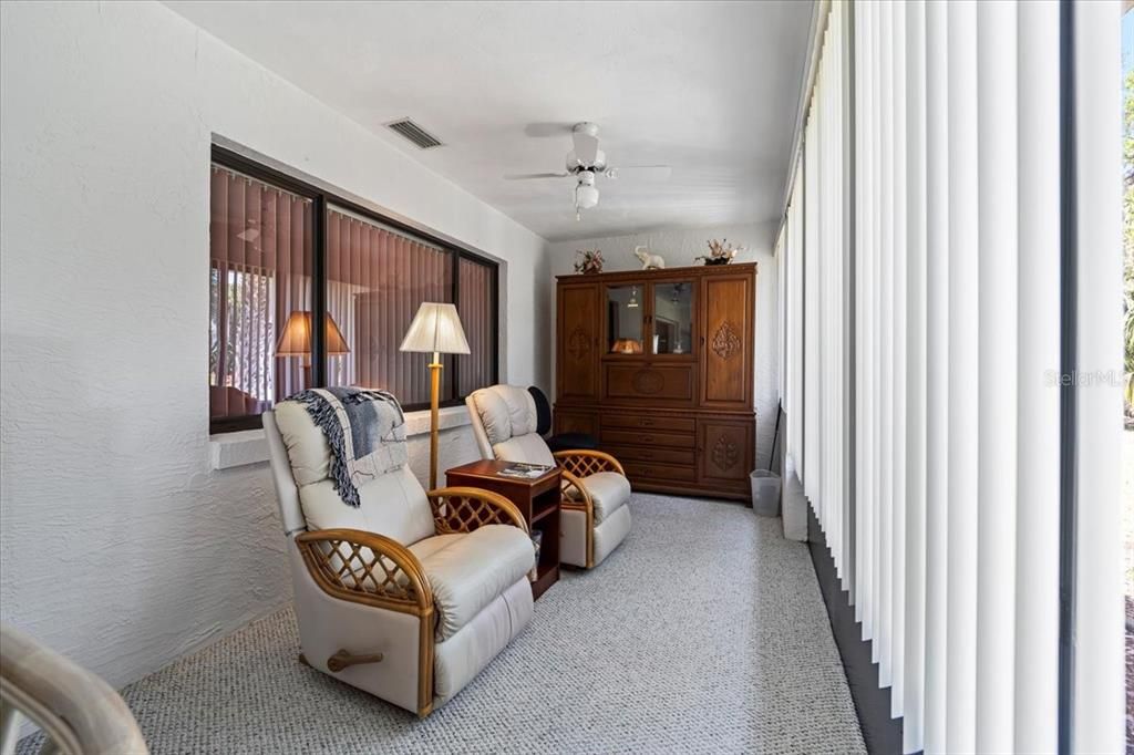 For Sale: $269,000 (2 beds, 2 baths, 1269 Square Feet)