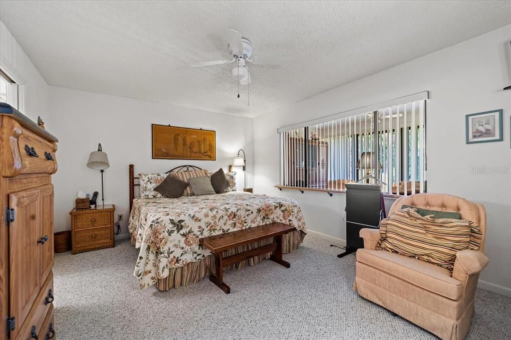 For Sale: $269,000 (2 beds, 2 baths, 1269 Square Feet)