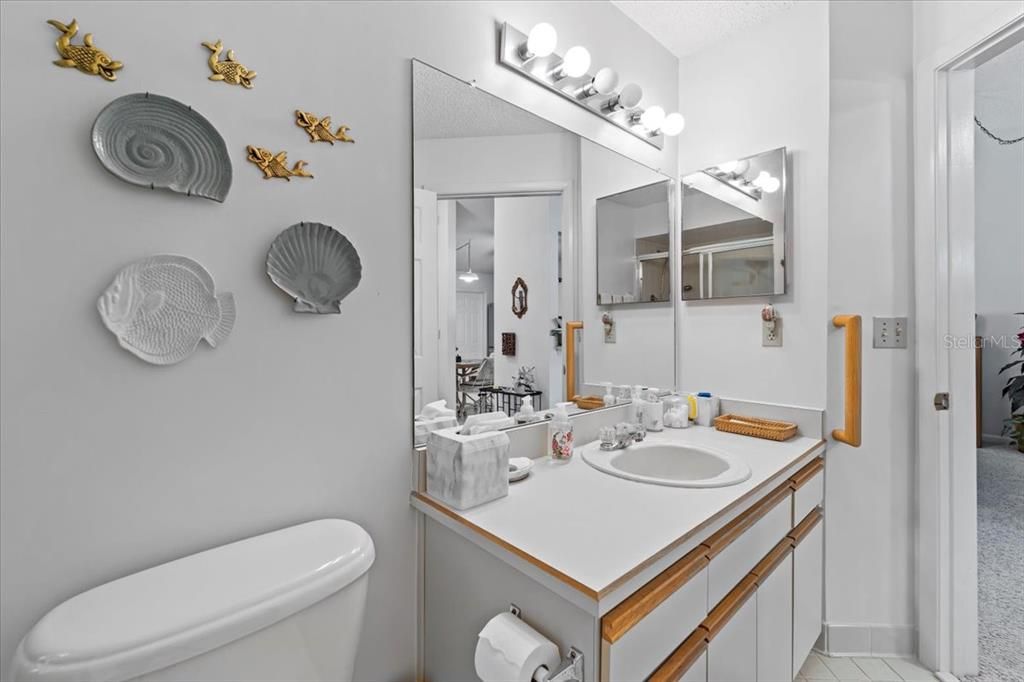 For Sale: $269,000 (2 beds, 2 baths, 1269 Square Feet)